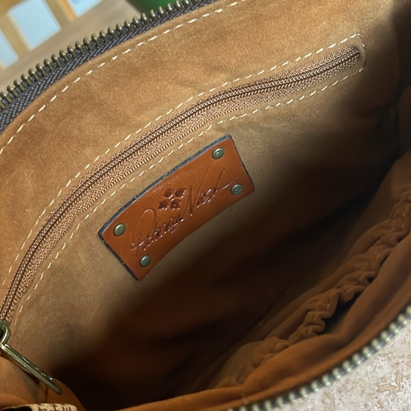 🌹New PATRICIA NASH Embossed Wristlet! - Picture 5 of 7